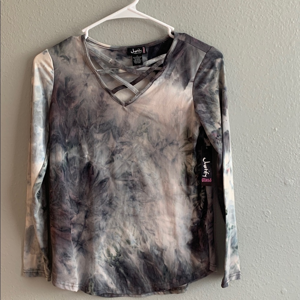 Justify Criss-Cross Tie-Dye Top in Gray and Black